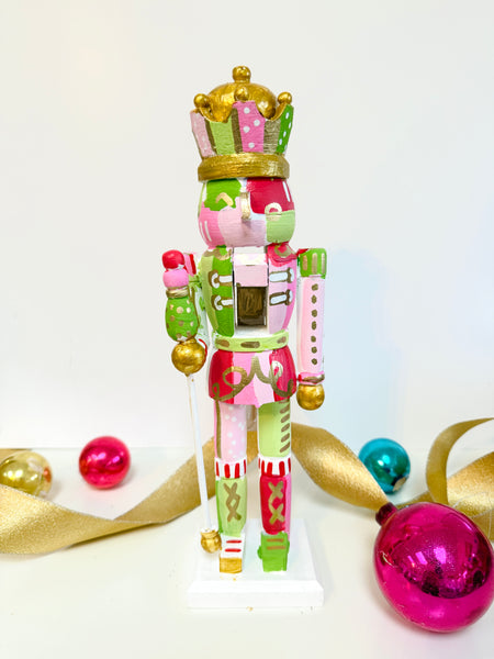 Medium Nutcracker - Mistletoe