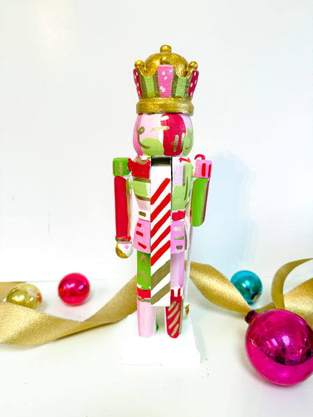 Medium Nutcracker - Mistletoe